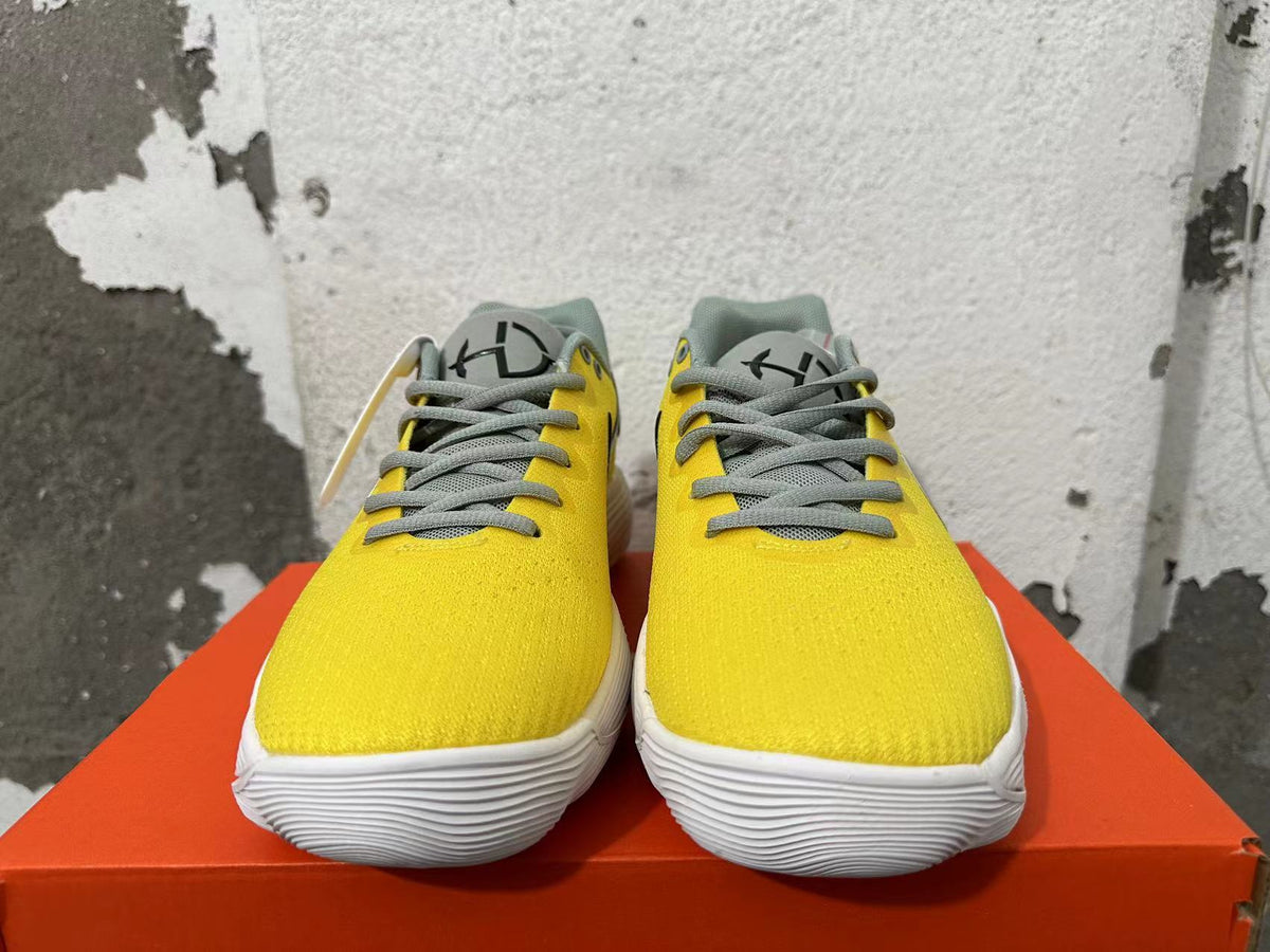 Nike Bruce Lee Yellow Training Trainers - product image from the listing.