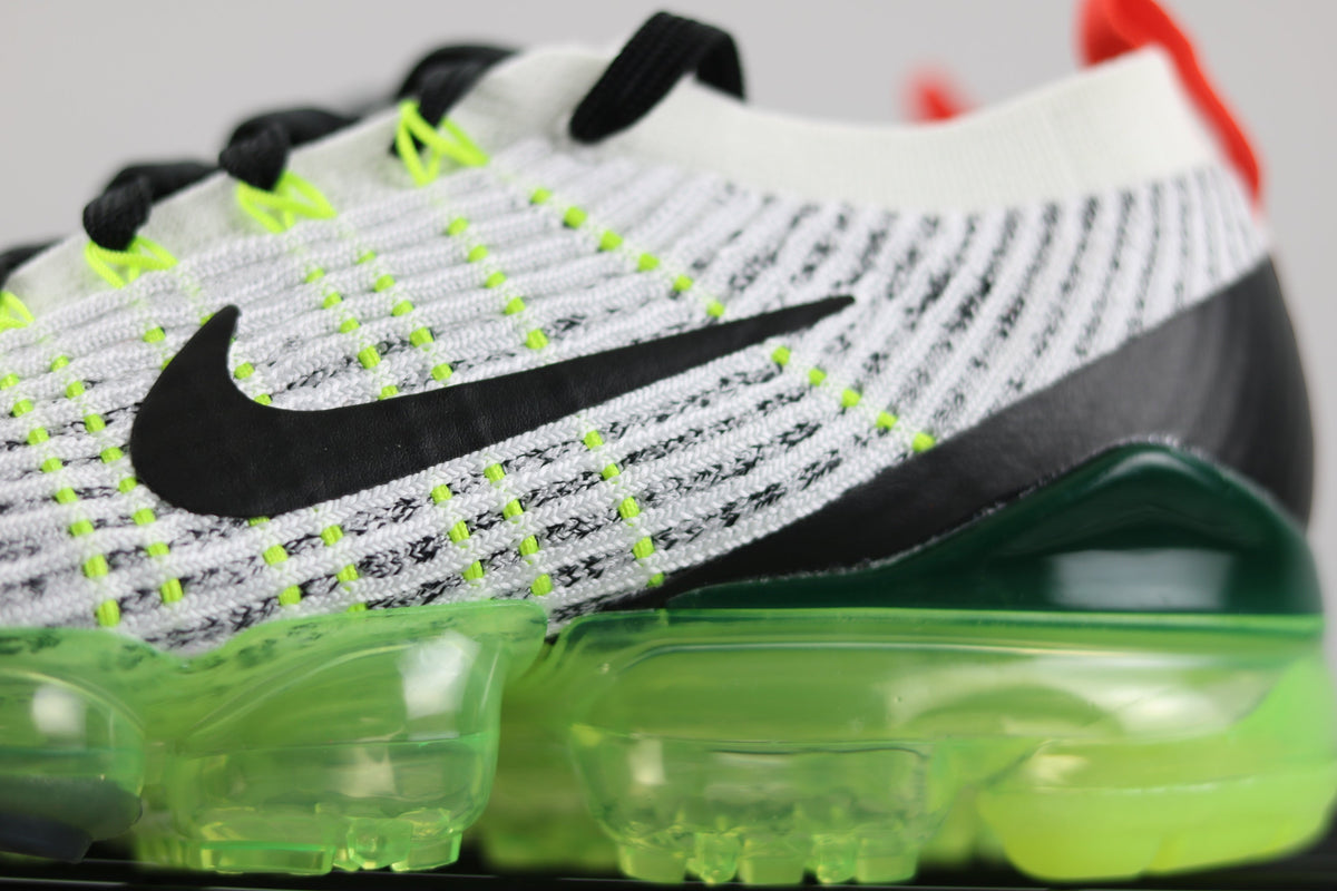 Nike Air VaporMax Flyknit 3 AJ6900-100 Trainers - product image from the listing.