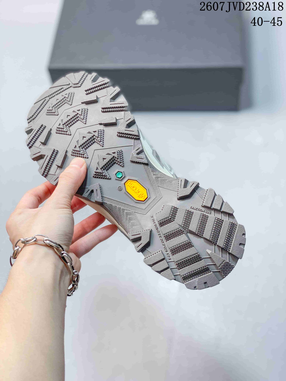 KAILAS Expedition-5 Low-Cut Hiking Shoes White/Gray 711780RRY - product image from the listing.
