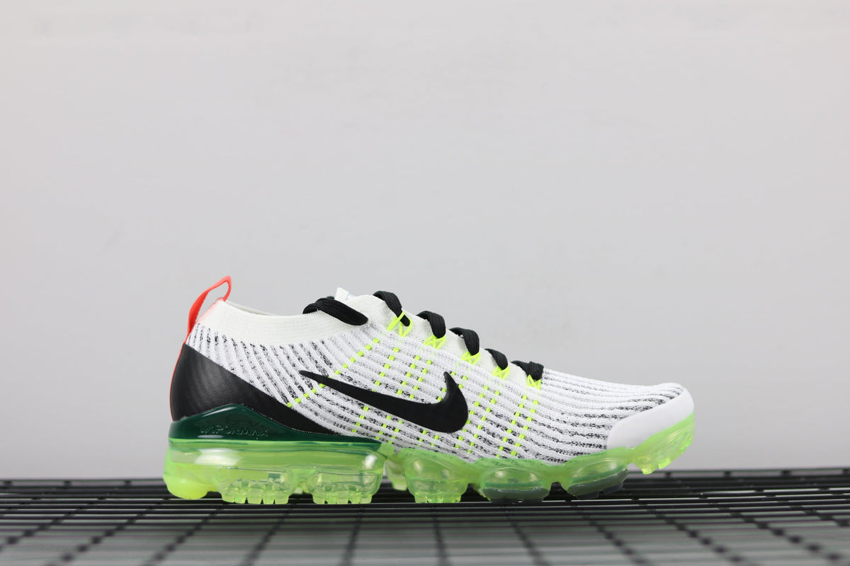 Nike Air VaporMax Flyknit 3 AJ6900-100 Trainers - product image from the listing.