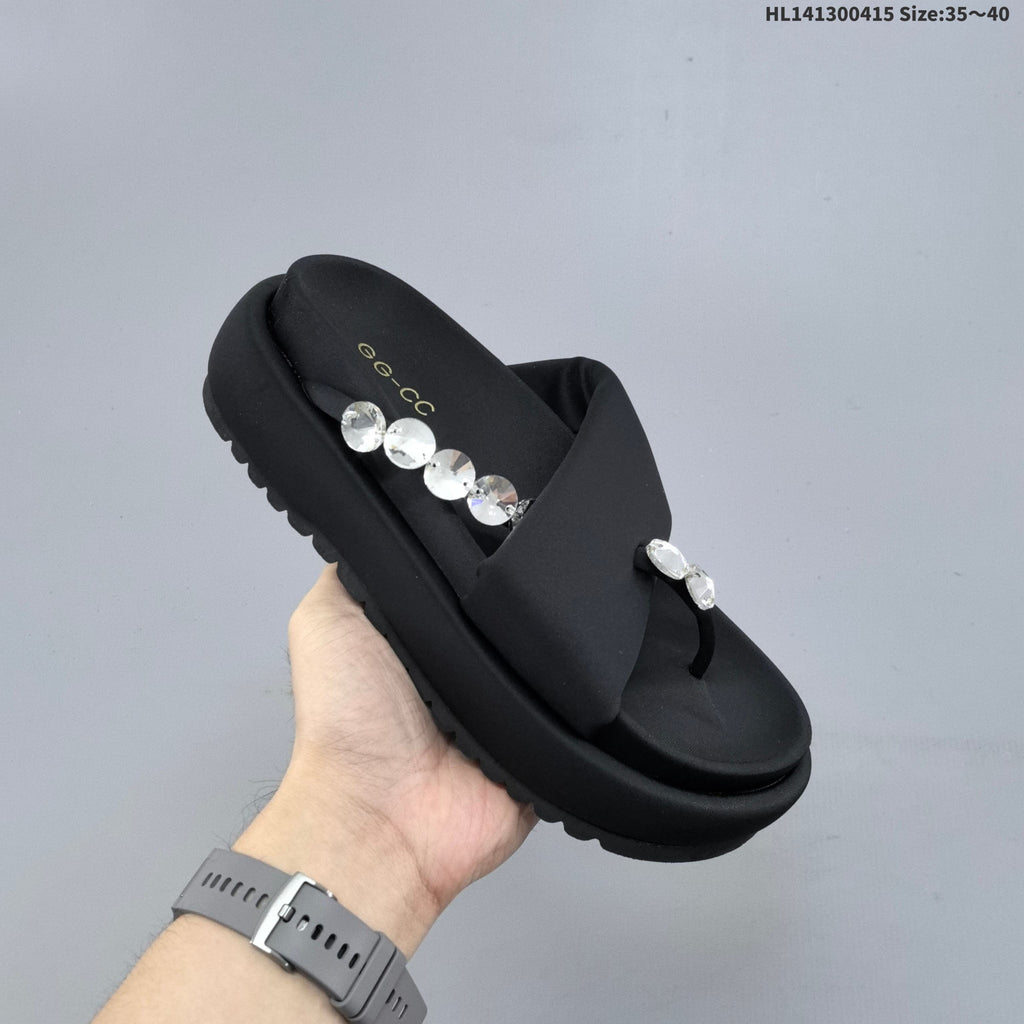 GG-CC Black Platform Thong Sandals with Embellishment - product image from the listing.