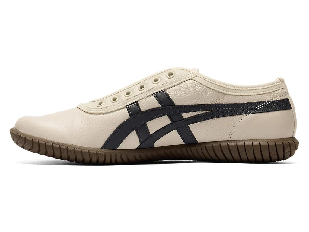 Onitsuka Tiger TSUNAHIKI SLIP-ON 1183C529 200 in BIRCH INDIGO NAVY - product image from the listing.
