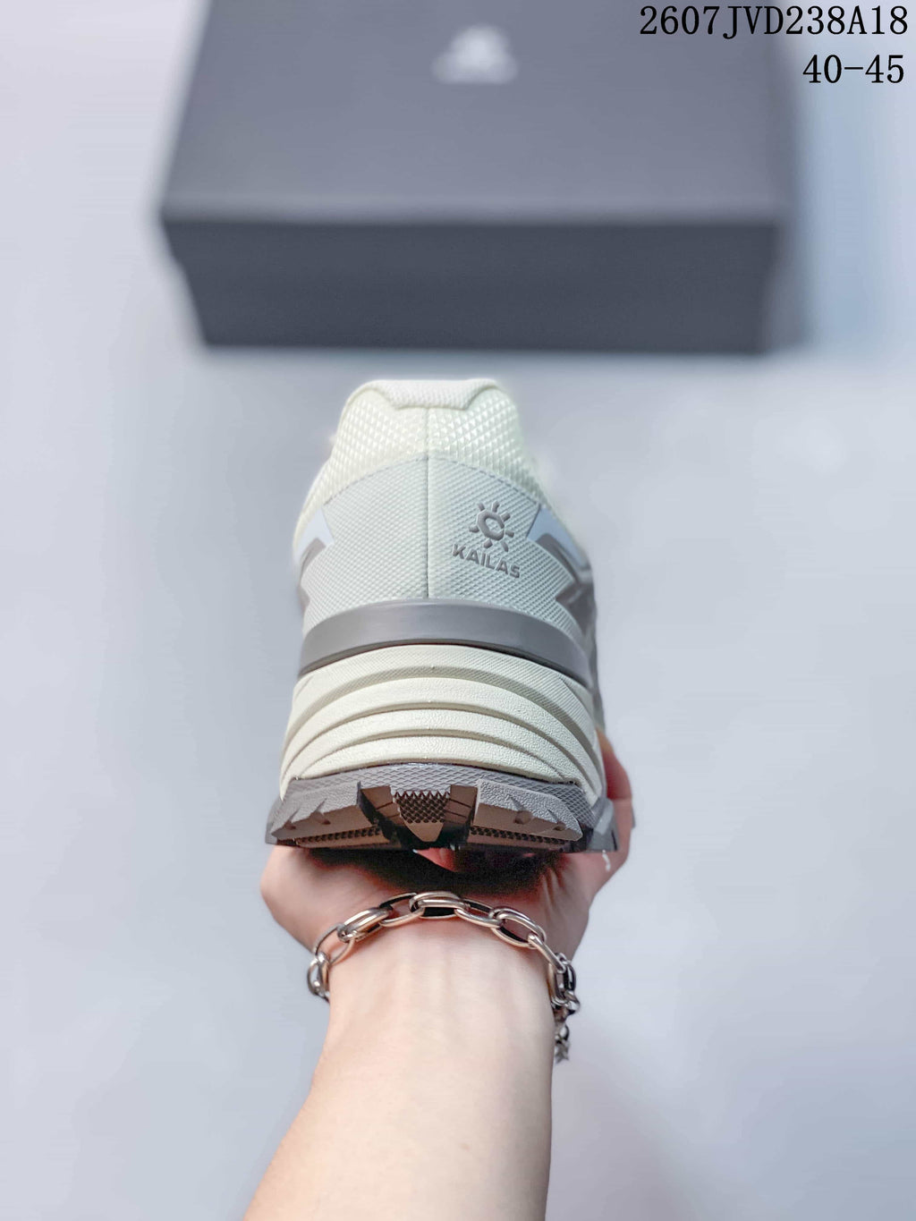 KAILAS Expedition-5 Low-Cut Hiking Shoes White/Gray 711780RRY - product image from the listing.