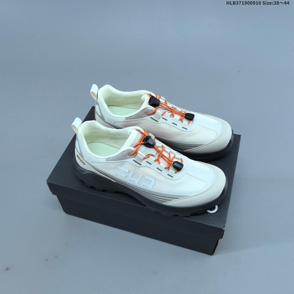 Men's ECCO Low-Top Outdoor Sneakers, Black or Off-White - product image from the listing.