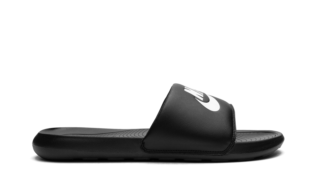 "Black White" Victori One Slide CN9675 002 - product image from the listing.