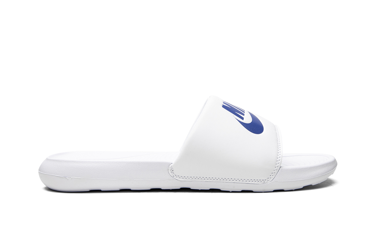 "Slide" Victori Slide CN9675 102 - product image from the listing.