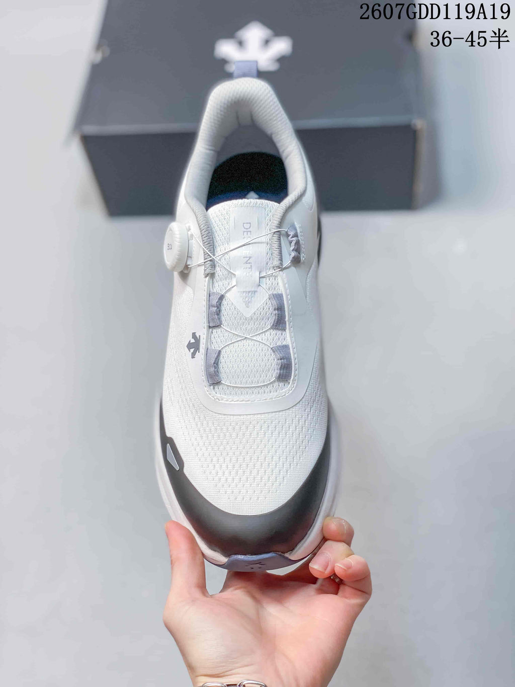 DESCENTE Z-FOAM BOA Running Shoes in White 07GDD119A19 - product image from the listing.