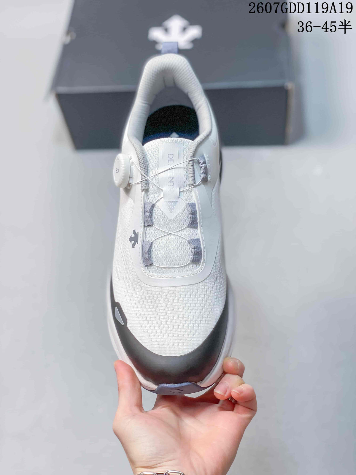 DESCENTE Z-FOAM BOA Running Shoes in White 07GDD119A19 - product image from the listing.