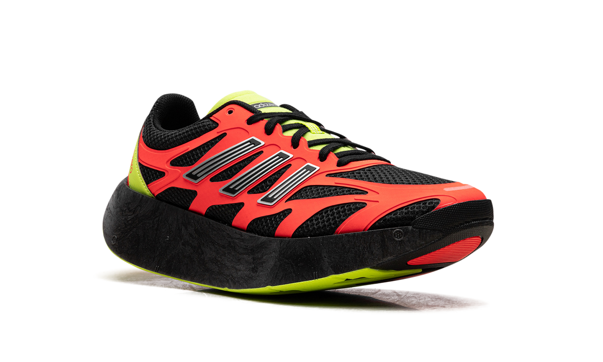 "Carbon Black Solar Red" Adizero Aruku JH5692 - product image from the listing.