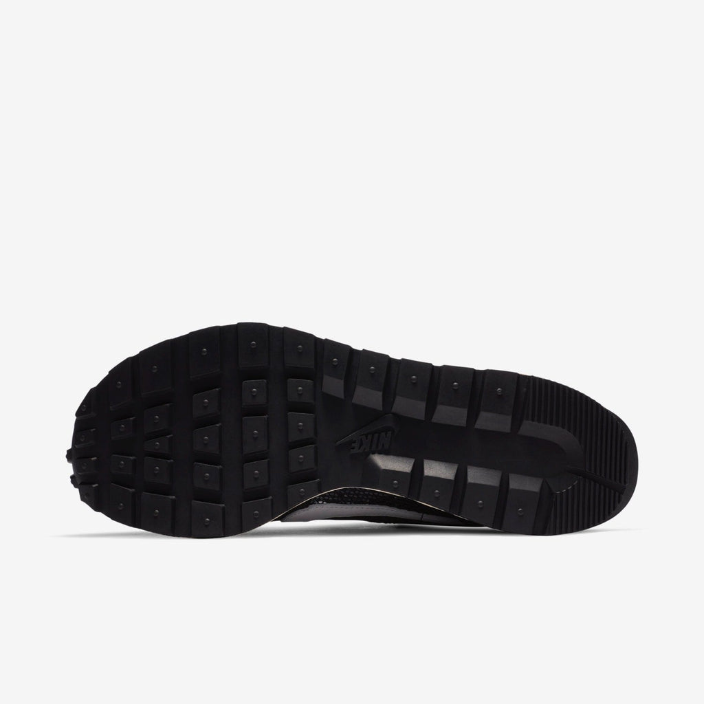 Nike sacai VaporWaffle CV1363-001 Sneakers in Black White - product image from the listing.