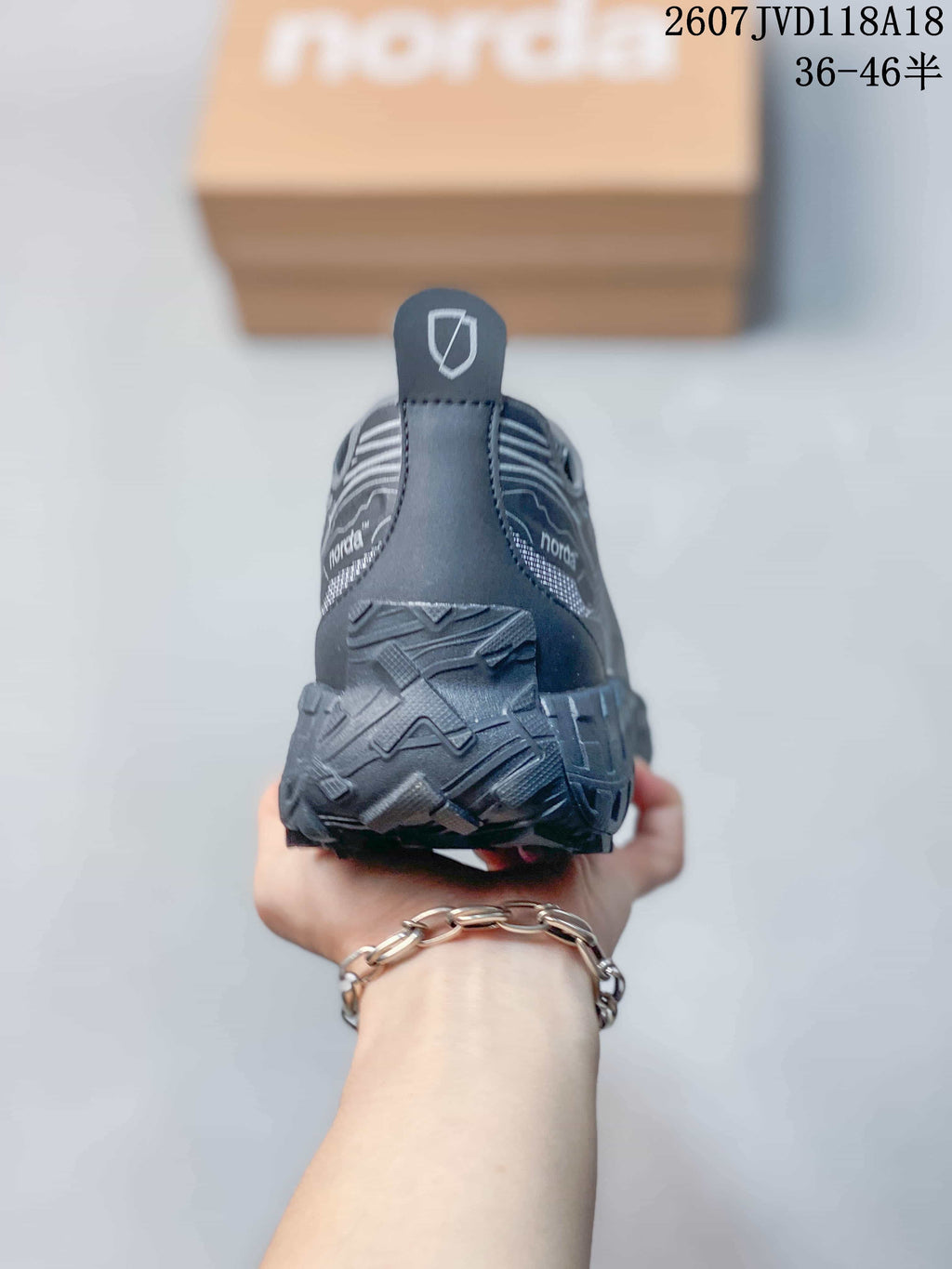 Norda 711780UOI Gray Hiking Trainers - product image from the listing.