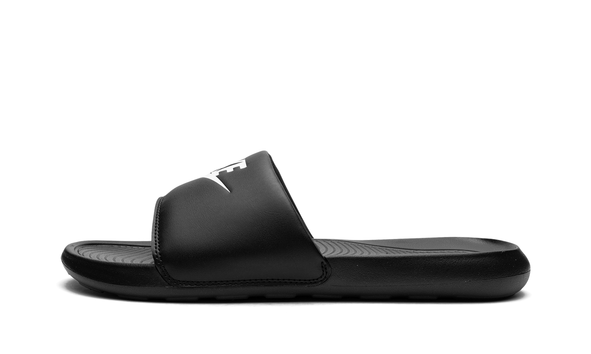 "Black White" Victori One Slide CN9675 002 - product image from the listing.