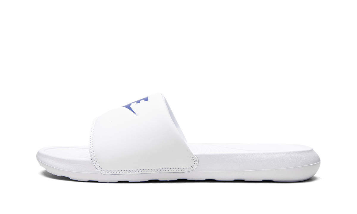 "Slide" Victori Slide CN9675 102 - product image from the listing.