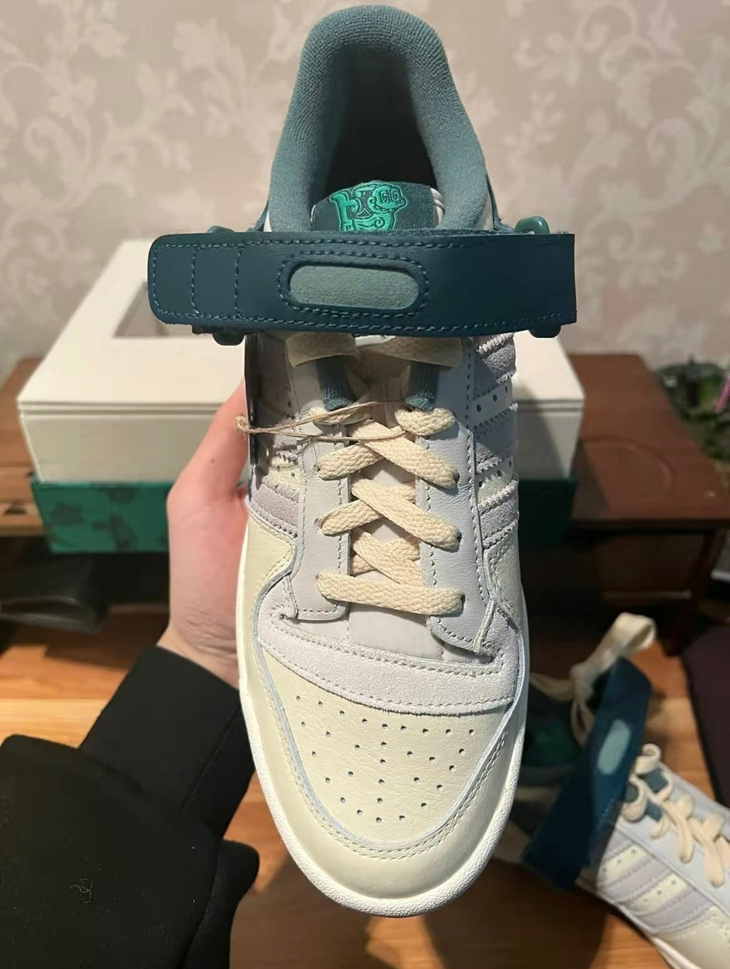 Adidas Originals Forum 84 Low Sneakers in White Green HP2067 - product image from the listing.