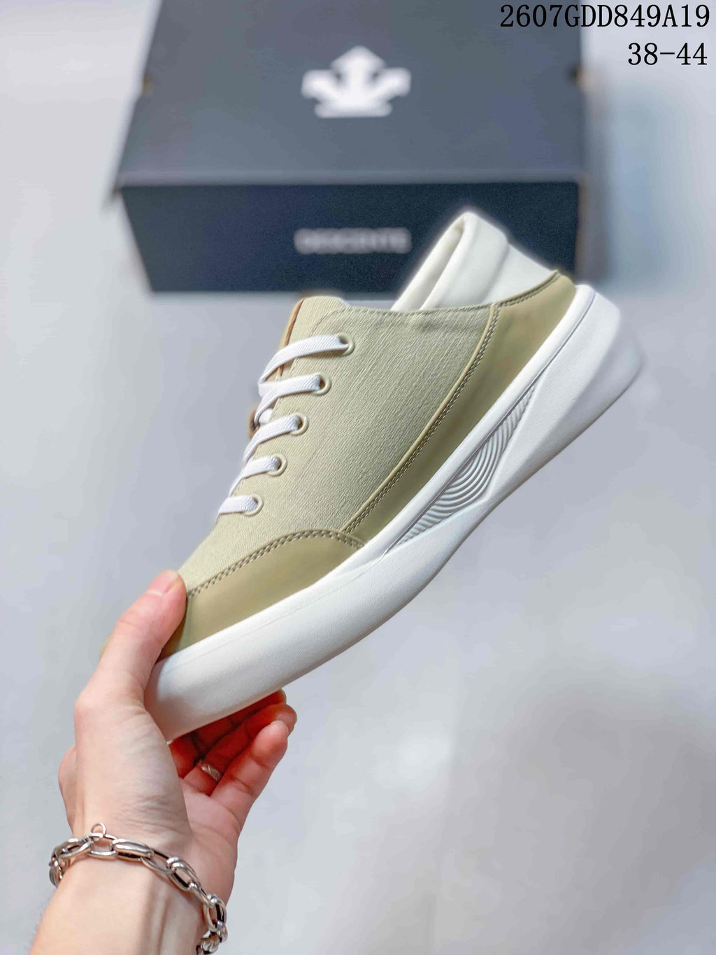 DESCENTE Beige Casual Trainers with White Sole 2607GDD849A19 - product image from the listing.