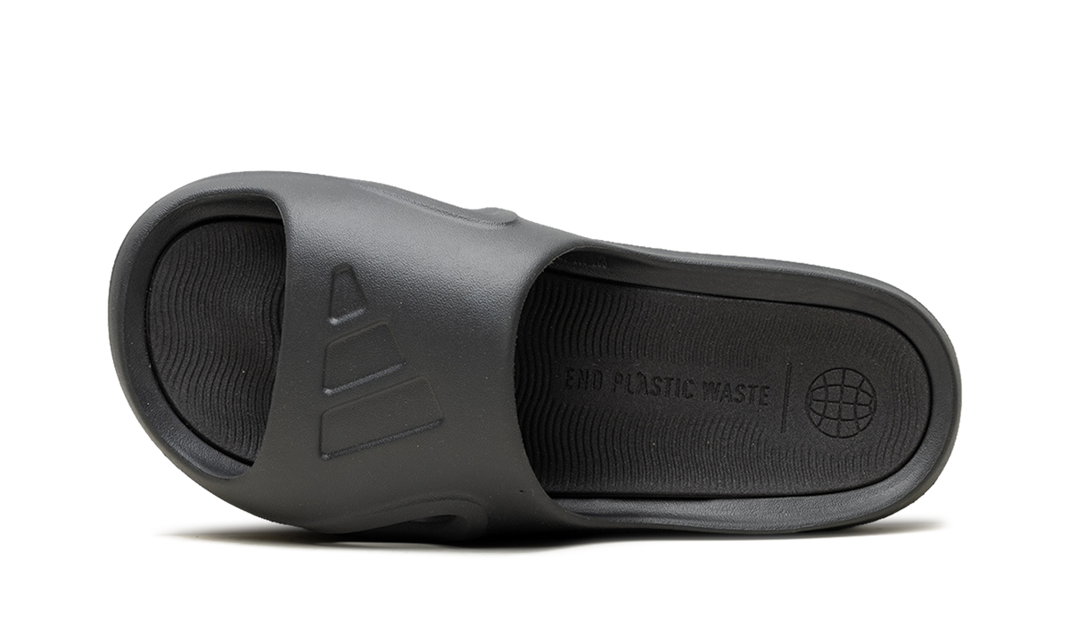 "Carbon Core Black" Adicane Slides HQ9915 - product image from the listing.