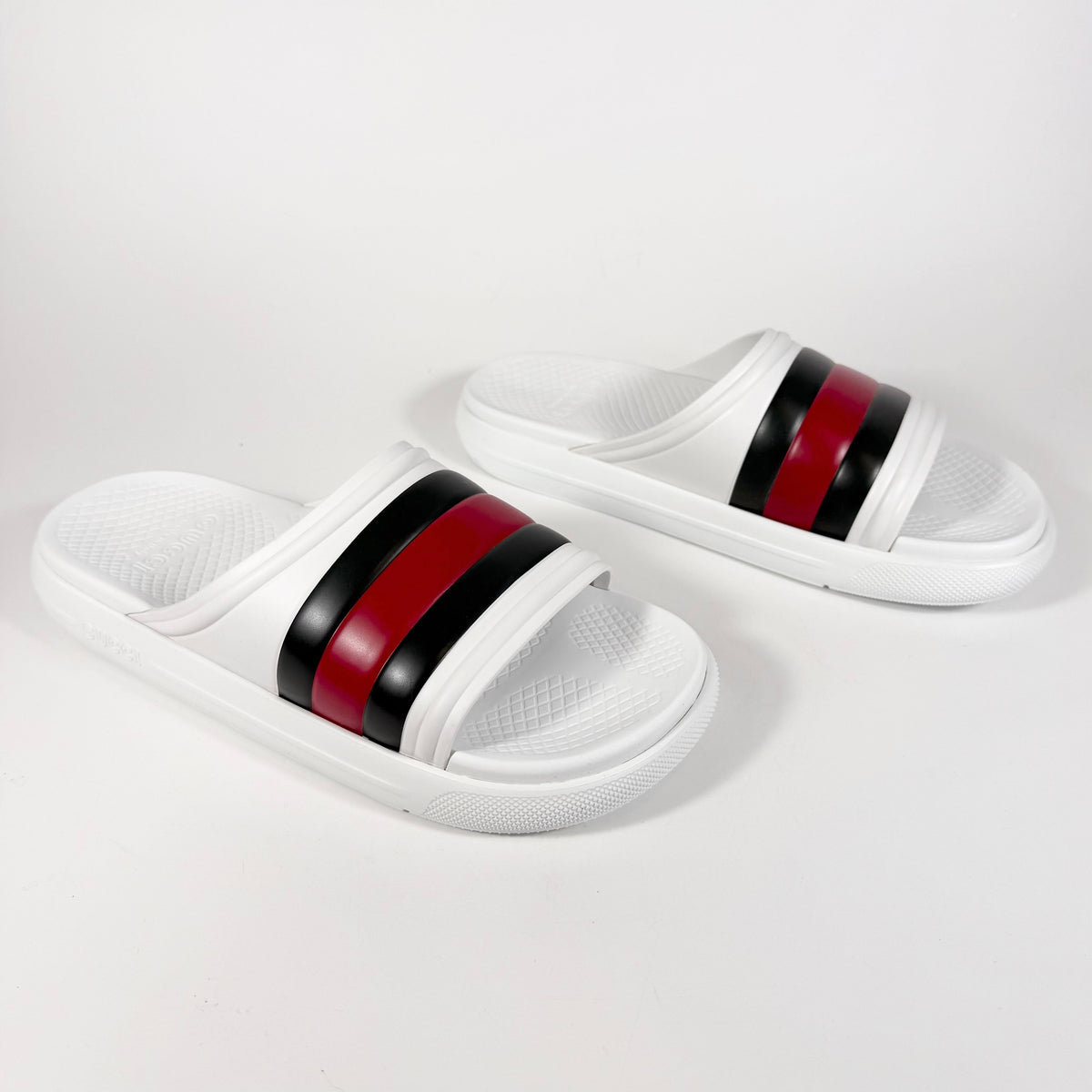 Men's Gucci Web Rubber Pool Slide - 8.5 - product image from the listing.