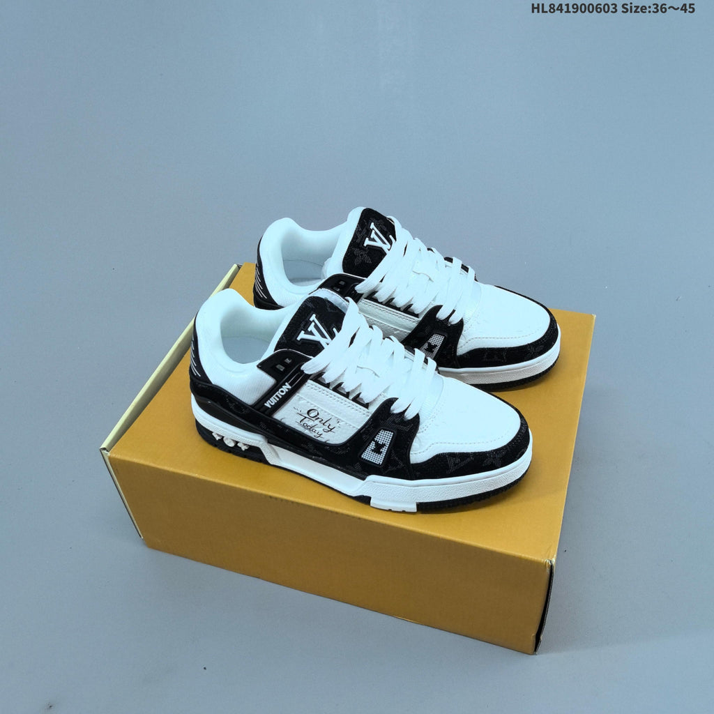 Louis Vuitton Low-Top Sneakers in Black or in Blue and White - product image from the listing.