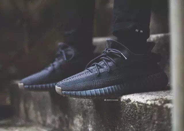 adidas Yeezy Boost 350 V2 Cinder Trainers FY2903 - product image from the listing.