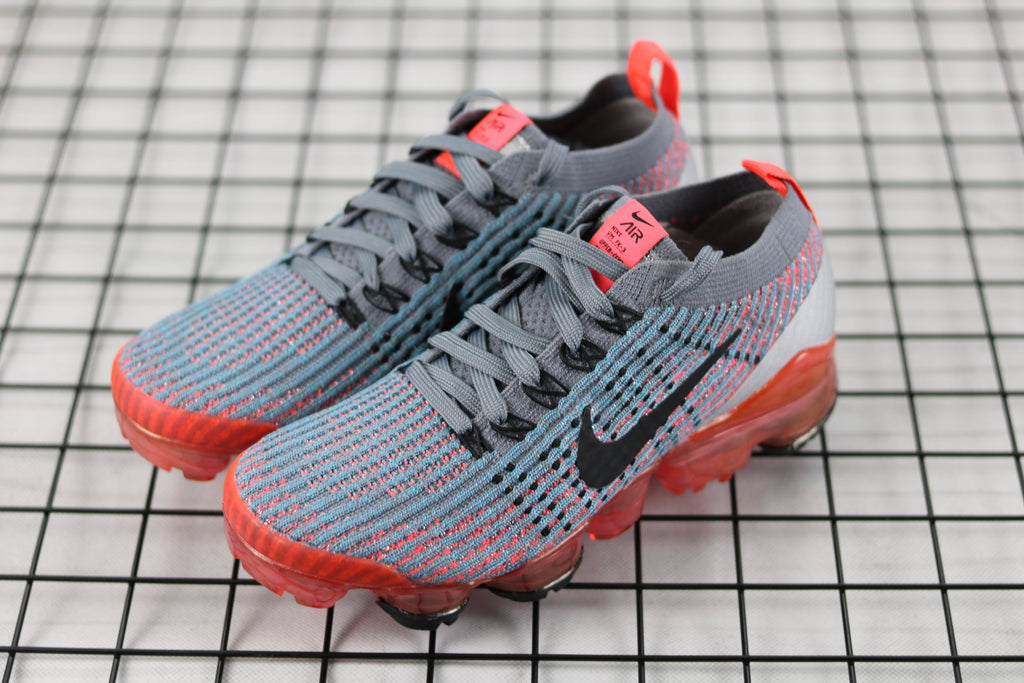 Nike Air VaporMax Flyknit 3 AJ6910-601 Trainers - product image from the listing.