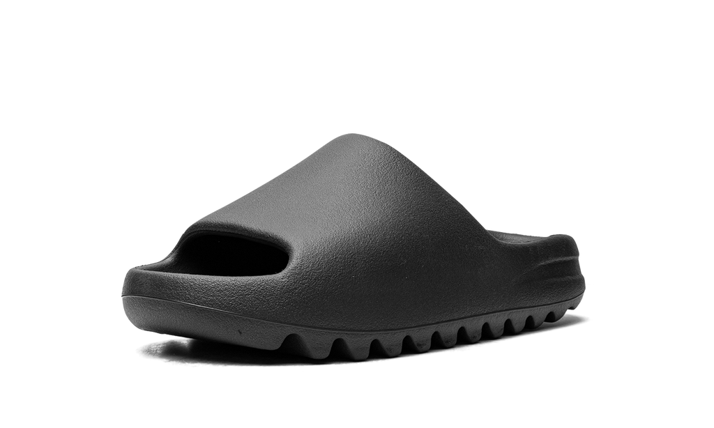 "Onyx 2022/2023" Yeezy Slide HQ6448 - product image from the listing.