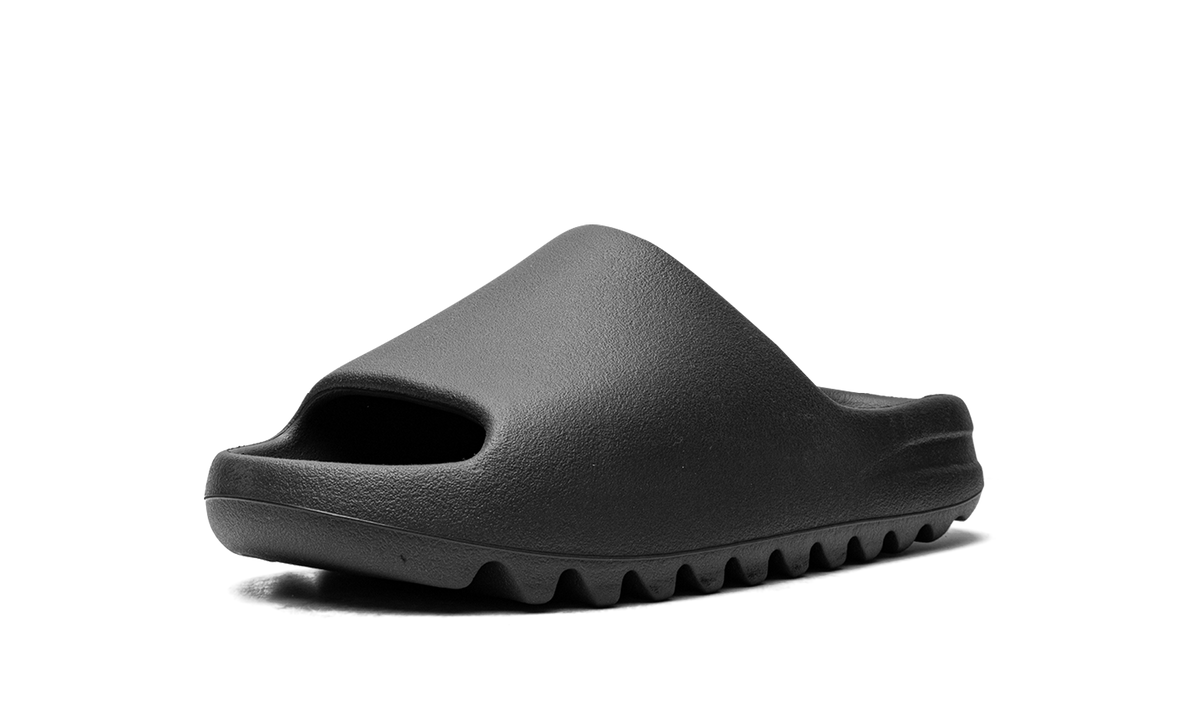 "Onyx 2022/2023" Yeezy Slide HQ6448 - product image from the listing.