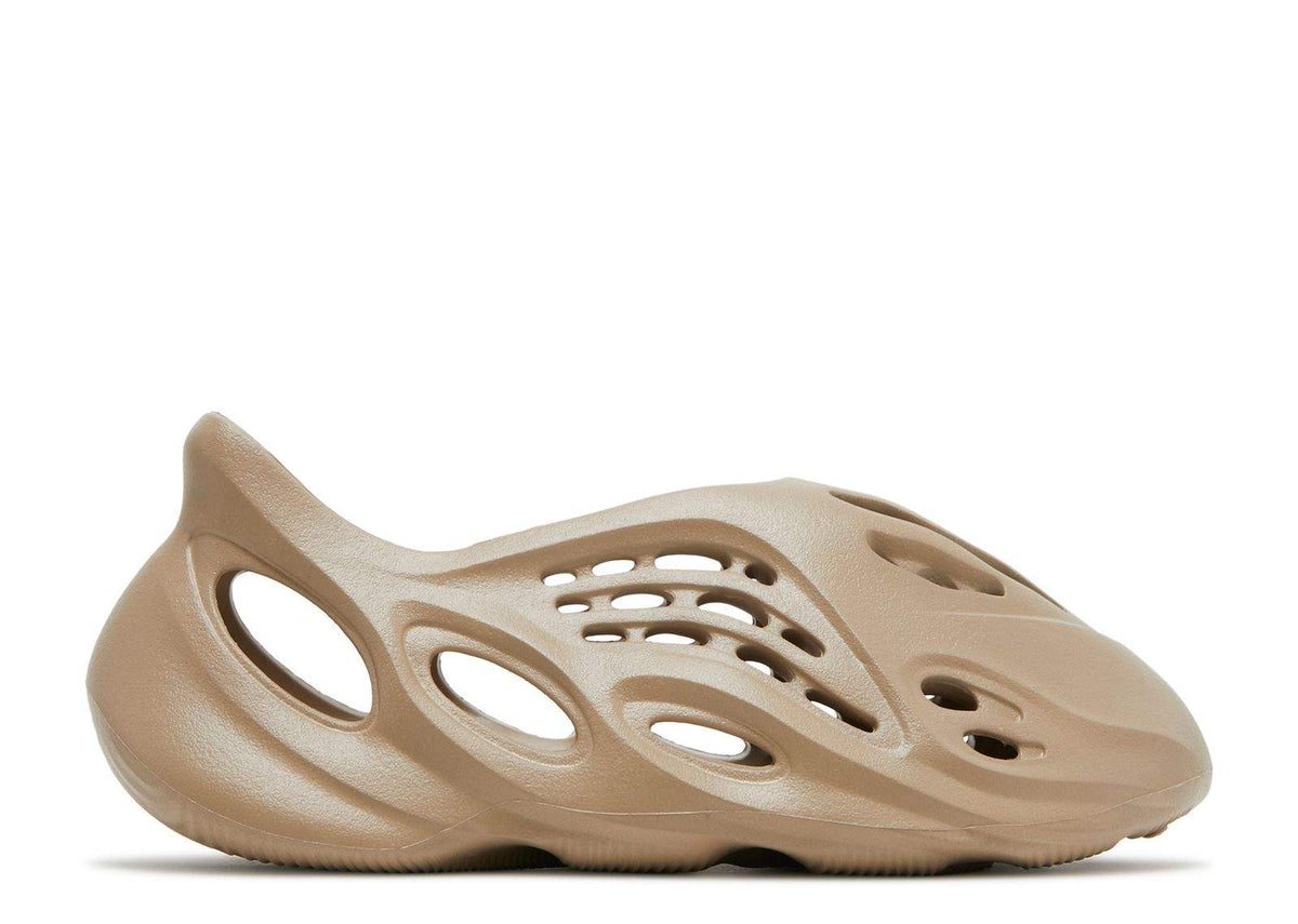 Yeezy Foam Runner 'ist'Sneaker - product image from the listing.