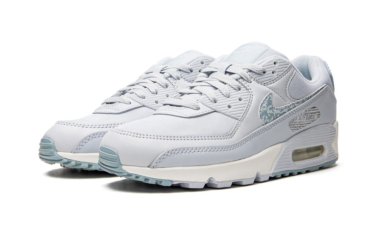 Women's AIR MAX 90 DJ5415 400 - product image from the listing.