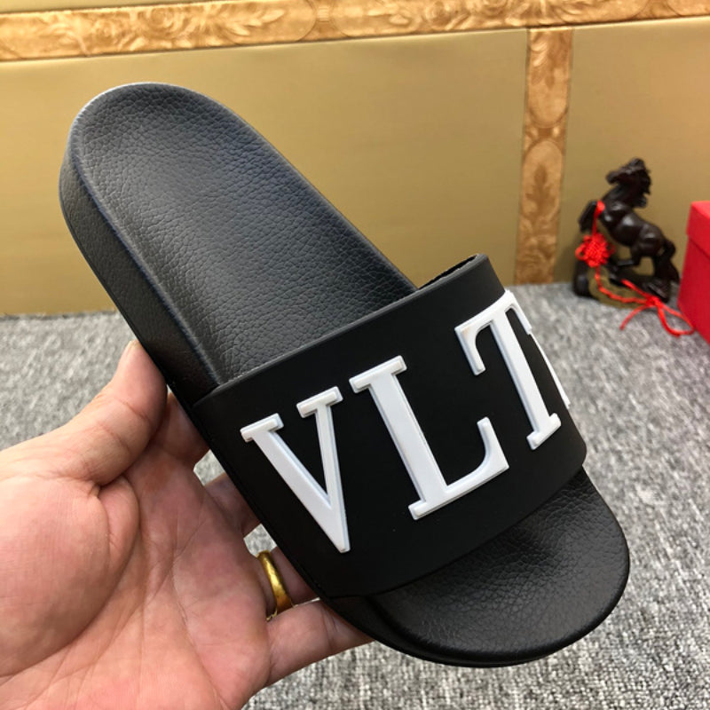 YVS3 Unisex Slippers in Leather - product image from the listing.