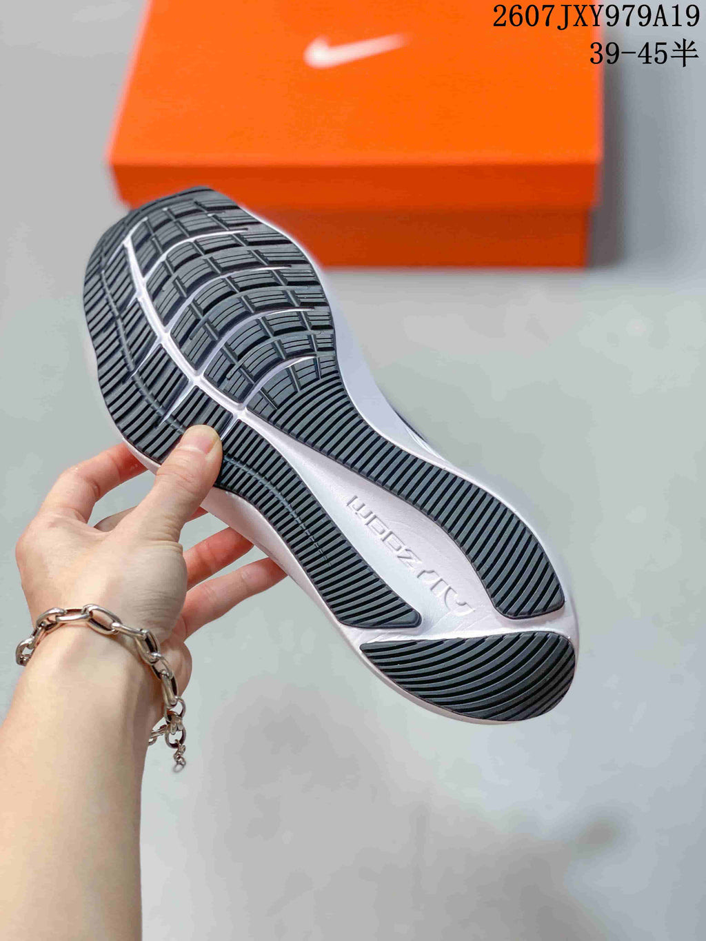 Men's Nike Zoom Winflo 7 Running Shoes Dark Gray 07JXY979A19 - product image from the listing.