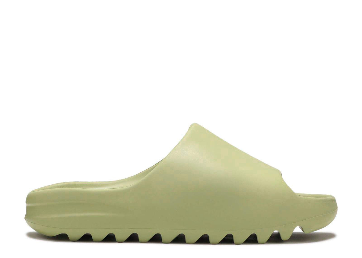 Yeezy Slides 'esin'2021 Sneaker - product image from the listing.