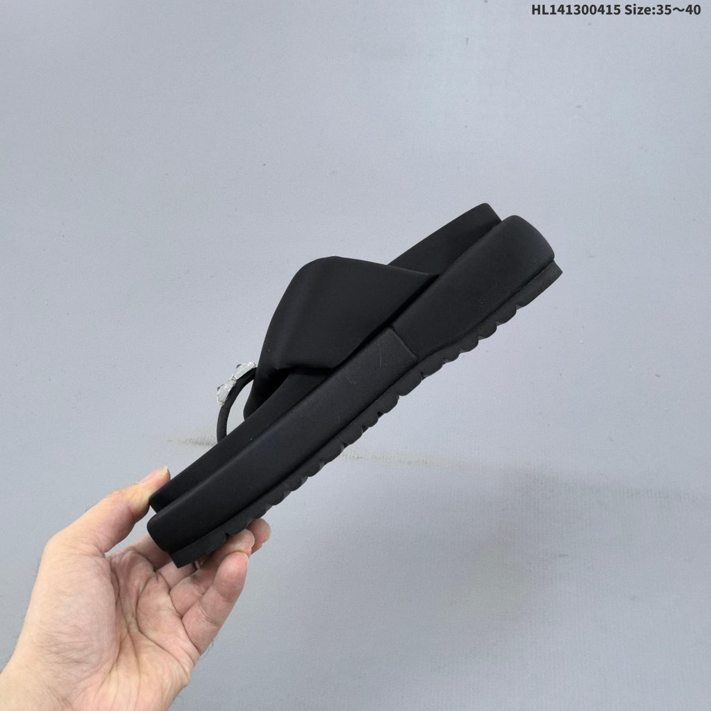 GG-CC Black Platform Thong Sandals with Embellishment - product image from the listing.