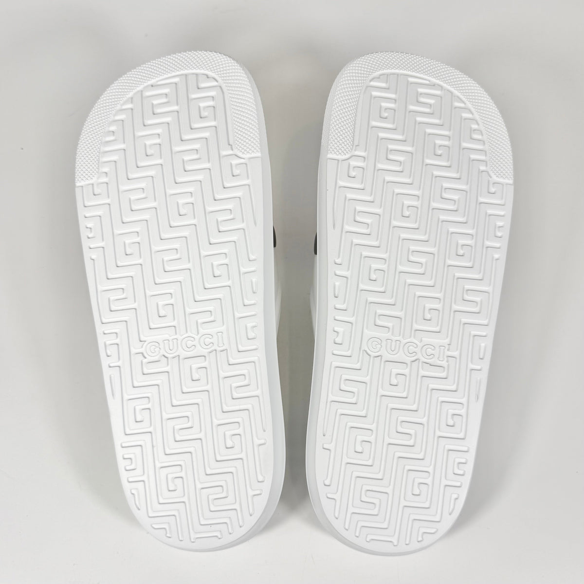 Men's Gucci Web Rubber Pool Slide - 8.5 - product image from the listing.