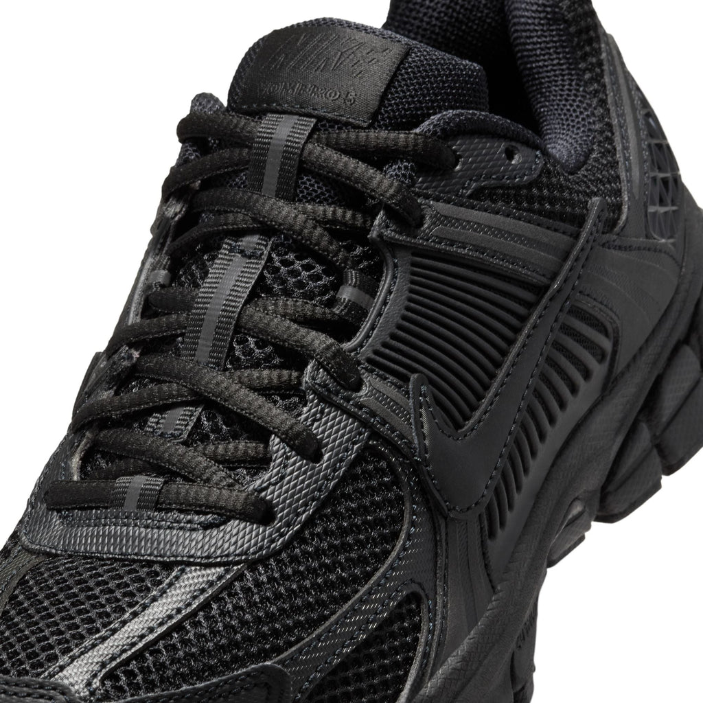 Nike Vomero 5 GS in BLACK/BLACK - product image from the listing.