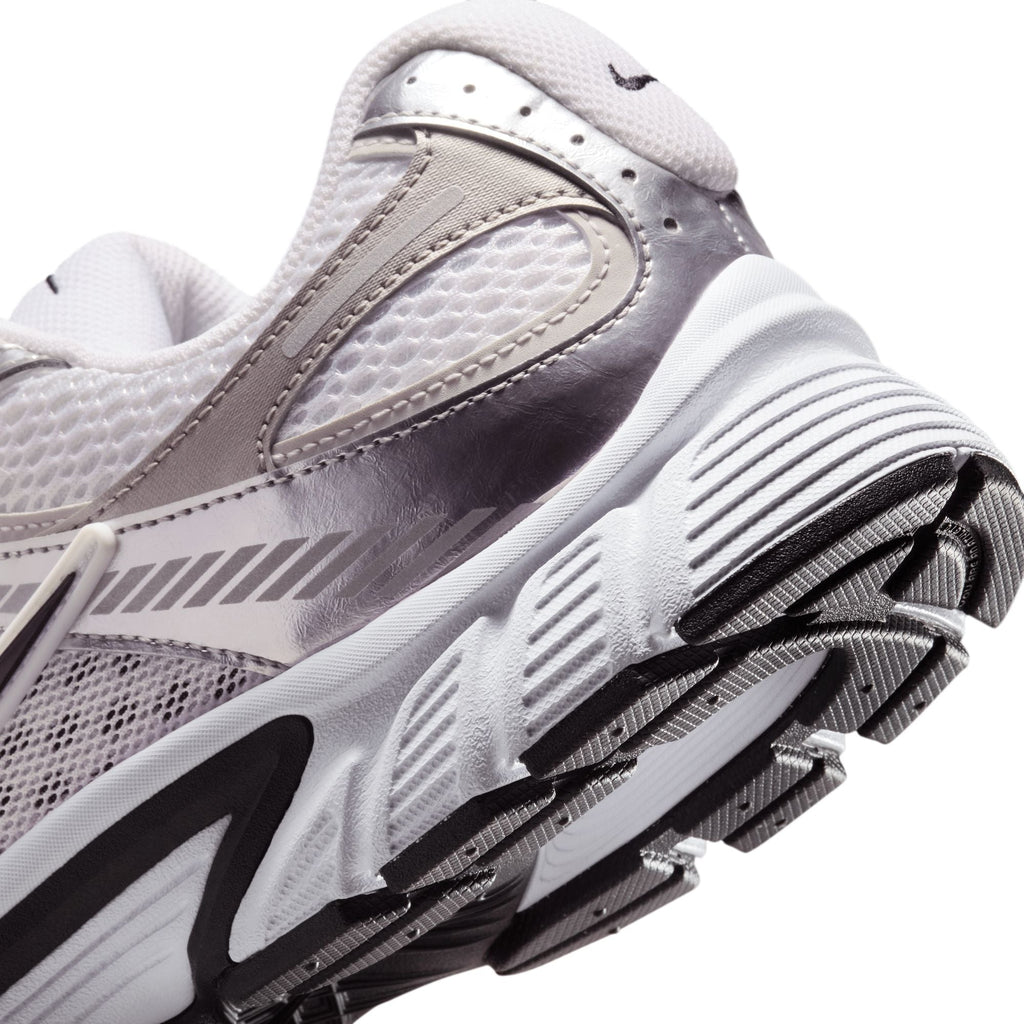 Nike V5 RNR - WHITE/BLACK-VAST GREY-COLLEGE GREY for Men - product image from the listing.
