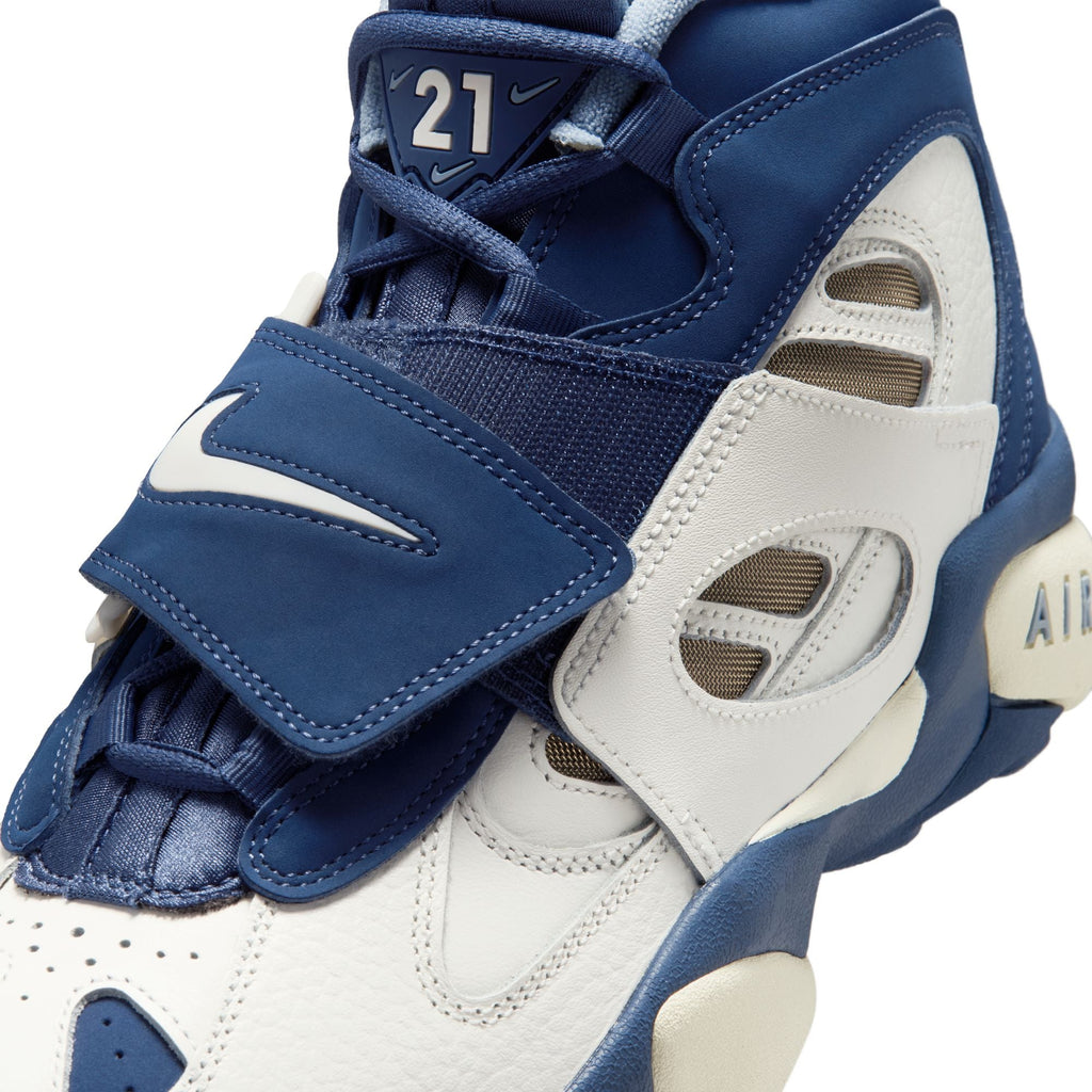 Nike Diamond Turf II - SAIL/MYSTIC NAVY-BLUE GREY-METALLIC GOLD for Men - product image from the listing.
