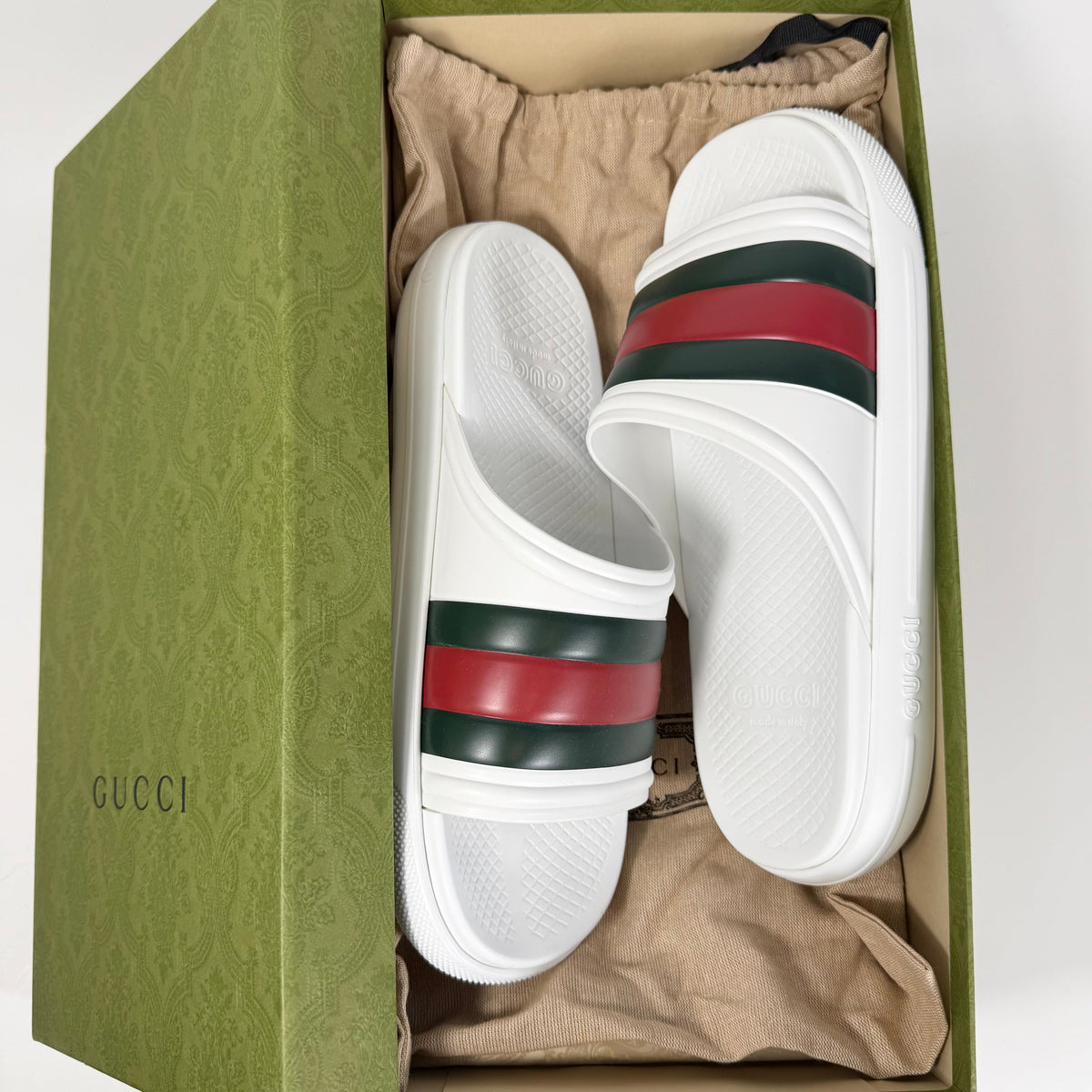Men's Gucci Web Rubber Pool Slide - 8.5 - product image from the listing.