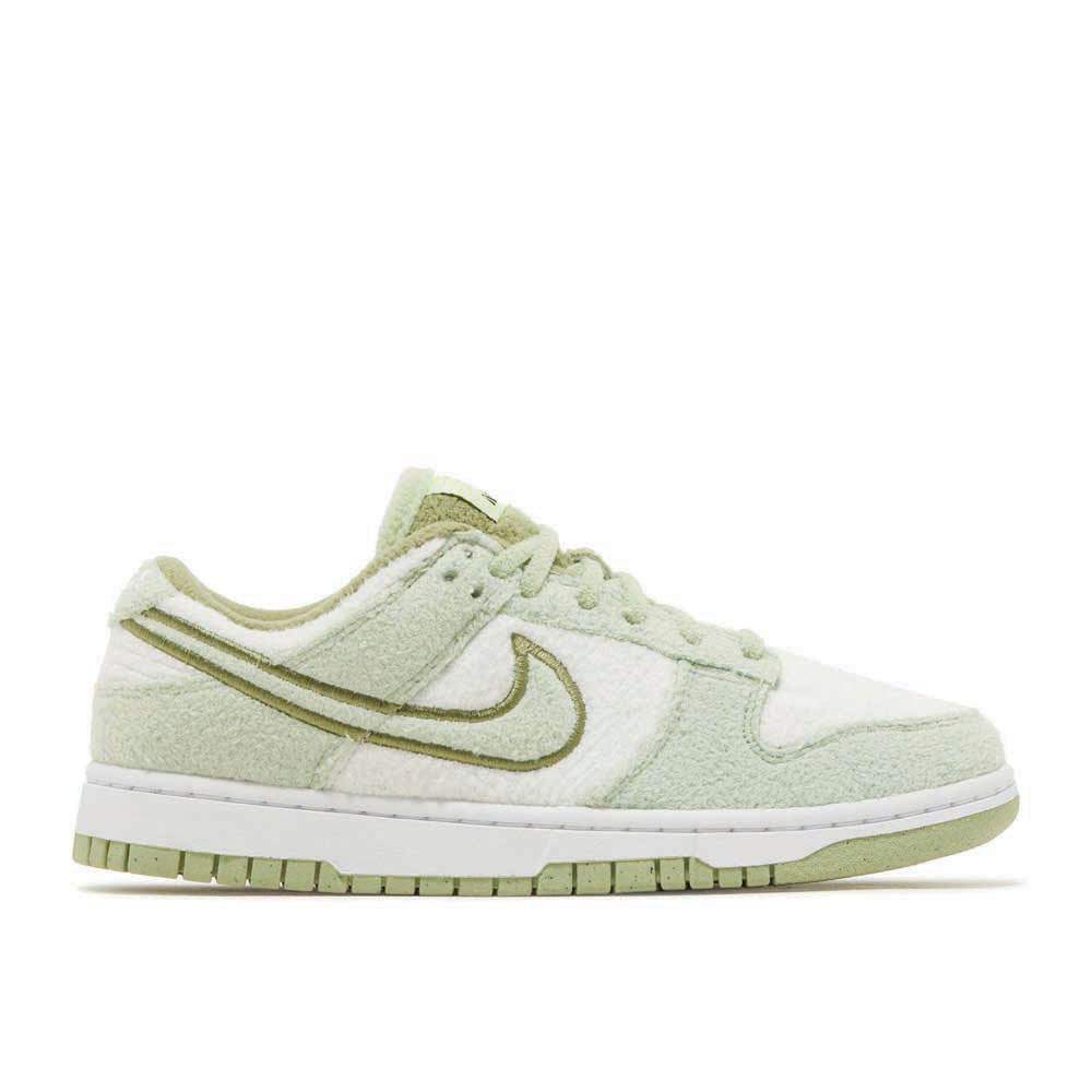Nike Dunk Low SE 'Fleece - Honeydew' Sneaker - product image from the listing.