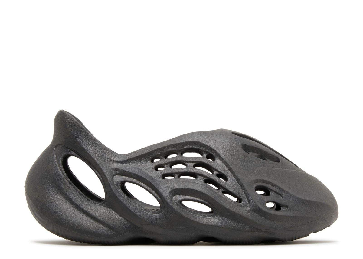 Yeezy Foam Runner 'nyx'Sneaker - product image from the listing.