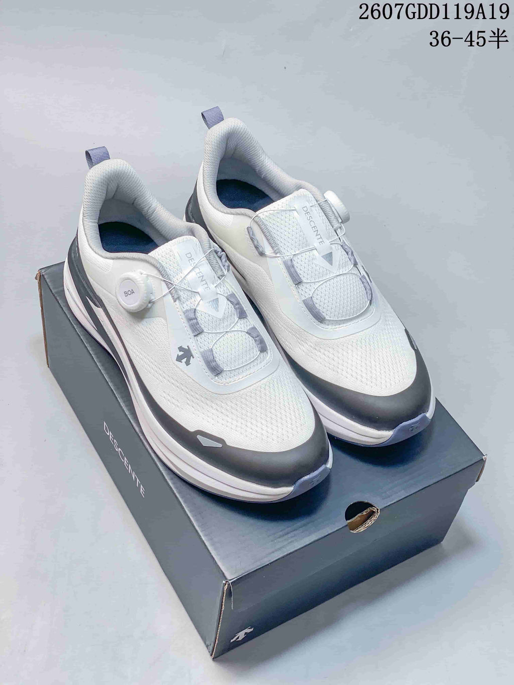 DESCENTE Z-FOAM BOA Running Shoes in White 07GDD119A19 - product image from the listing.