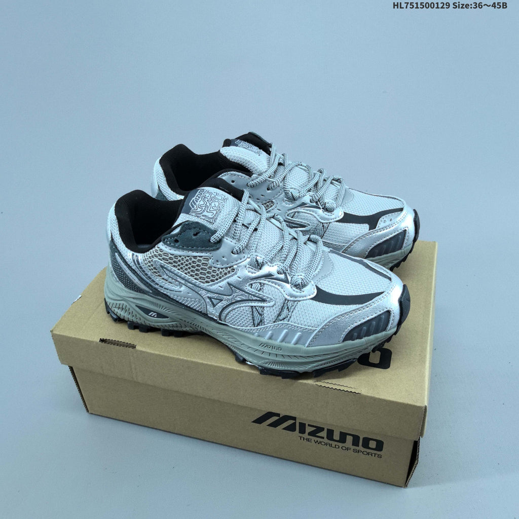 Mizuno Sportstyle Retro Sneakers for Running HL751500129 - product image from the listing.