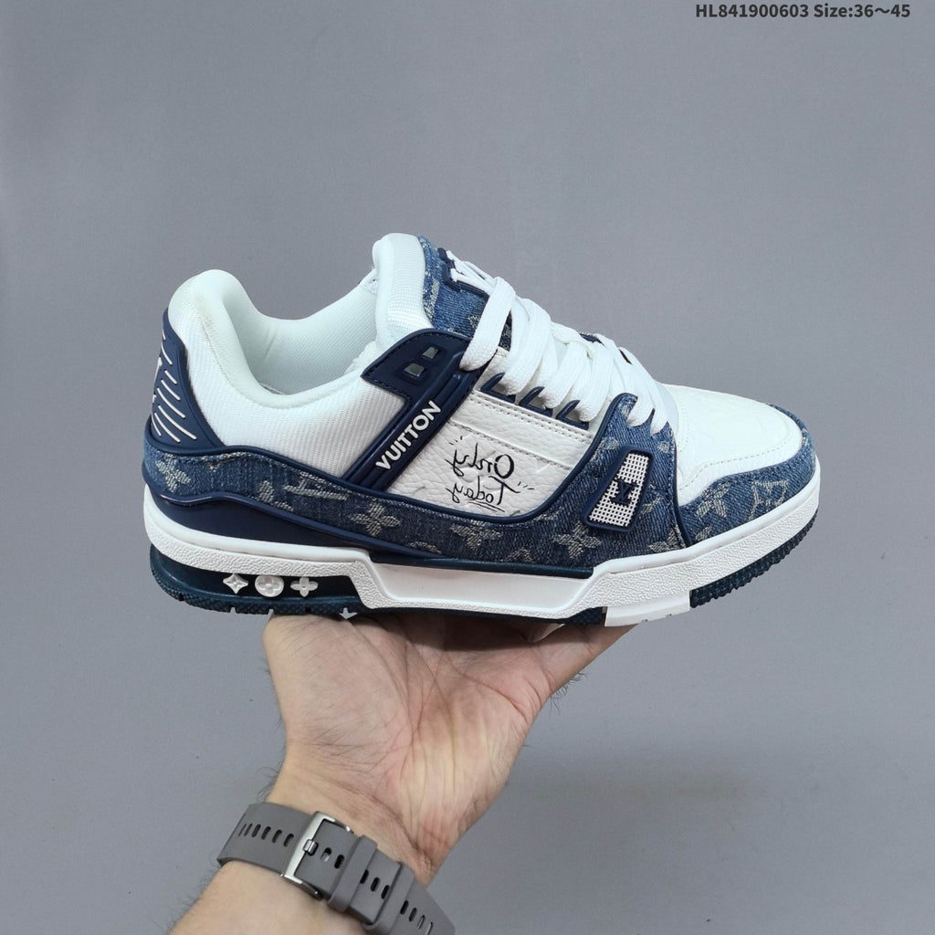 Louis Vuitton Low-Top Sneakers in Black or in Blue and White - product image from the listing.
