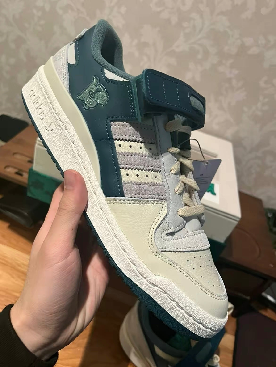 Adidas Originals Forum 84 Low Sneakers in White Green HP2067 - product image from the listing.