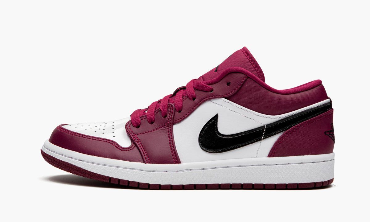 "Noble Red" Air Jordan 1 Low - product image from the listing.