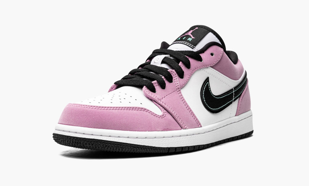 "Violet Shock" Air Jordan 1 Low SE - product image from the listing.