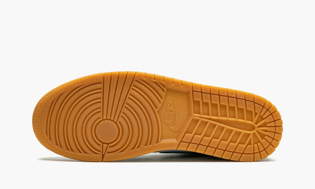 Barcelona - Air Jordan 1 Low SE - product image from the listing.