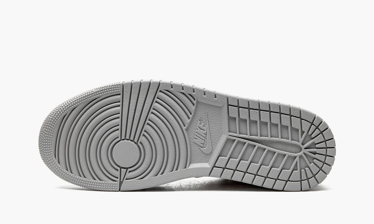 AIR JORDAN 1 LOW SE in White / Grey / Red - product image from the listing.
