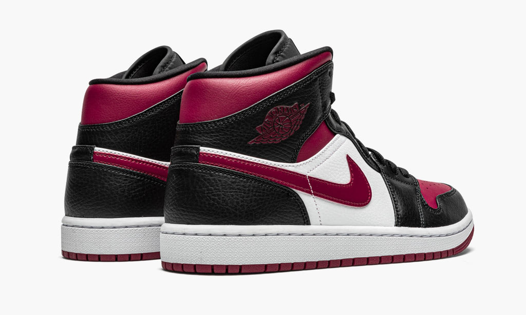 "Bred Toe" Air Jordan 1 Mid - product image from the listing.