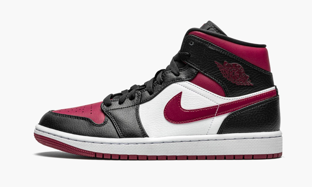 "Bred Toe" Air Jordan 1 Mid - product image from the listing.
