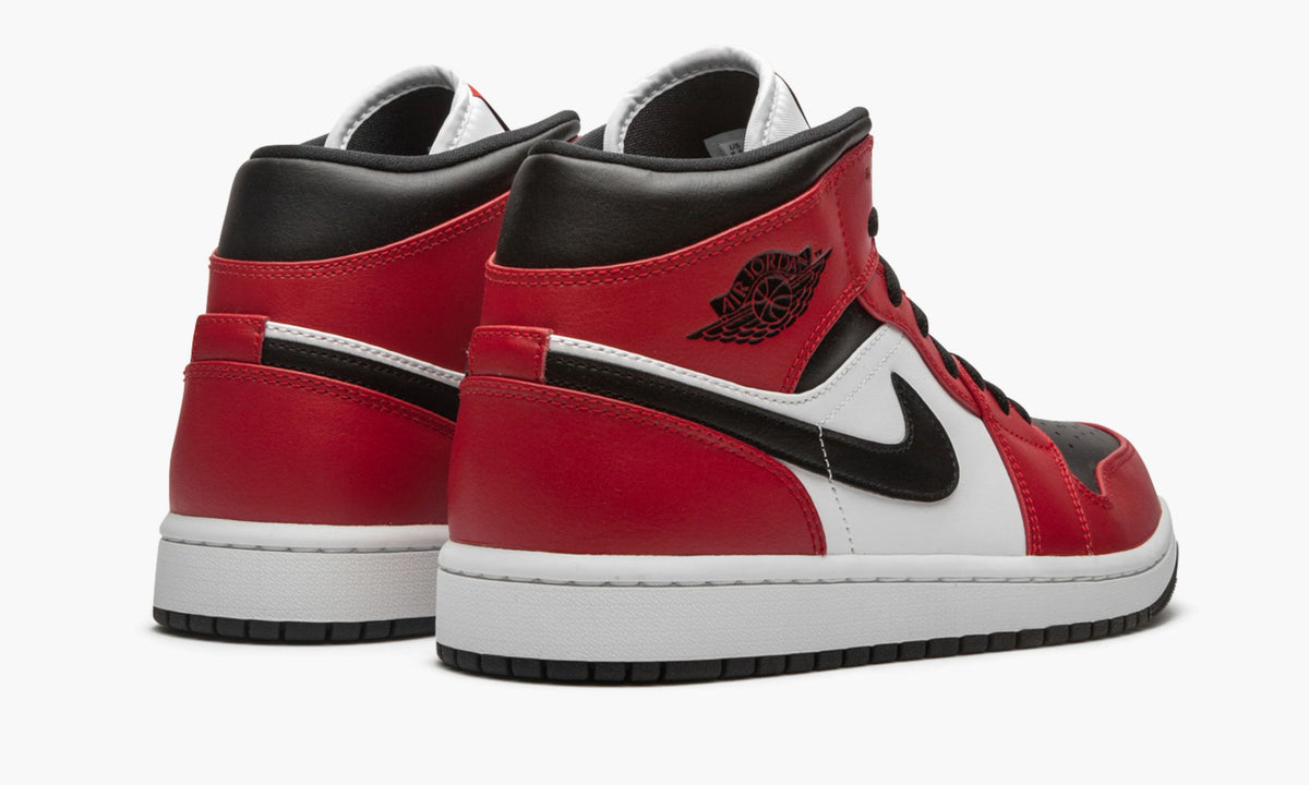 "Chicago Black Toe" Air Jordan 1 Mid - product image from the listing.